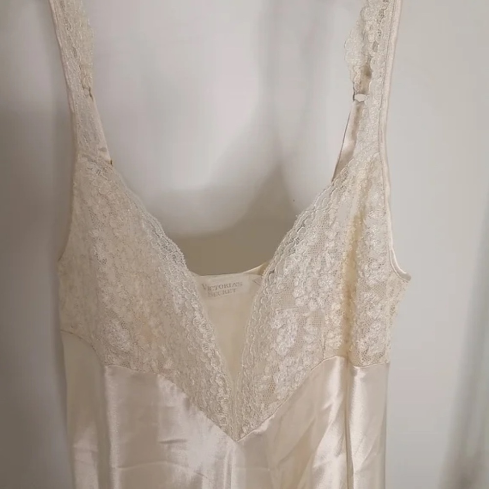 Victoria's Secret Vintage Gold Label Full Length Wide Sweep Nightgown Cream L - Picture 11 of 14